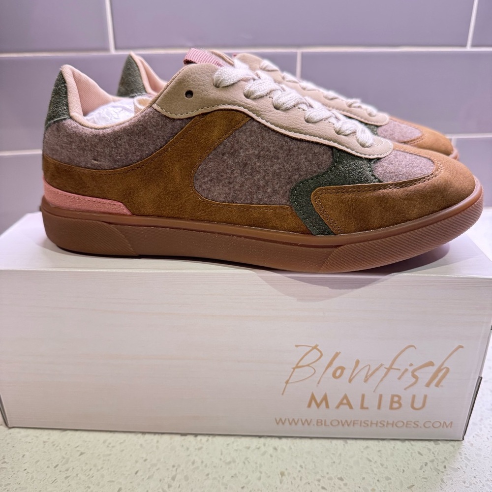 Blowfish - Lace Up Flannel Sneaker - size 6 - NIB